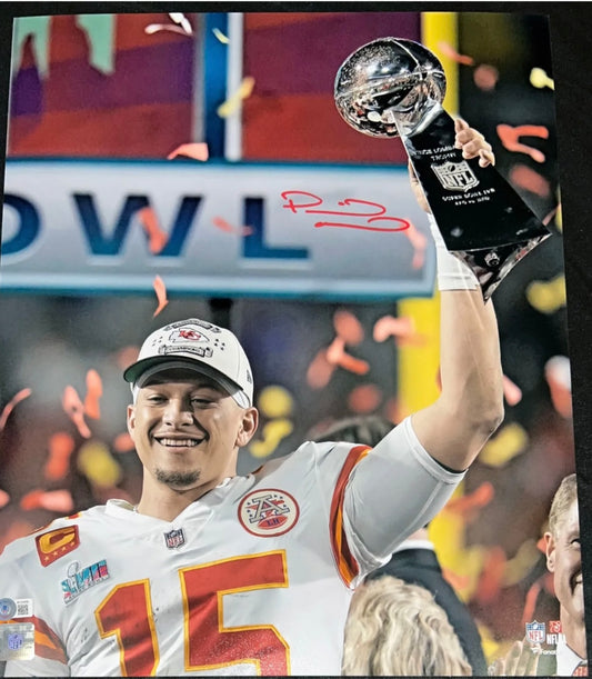 Mahomes Chiefs 16x20 Beckett COA